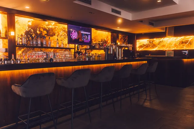 Avenue95 | Bar | Restaurant | Lounge