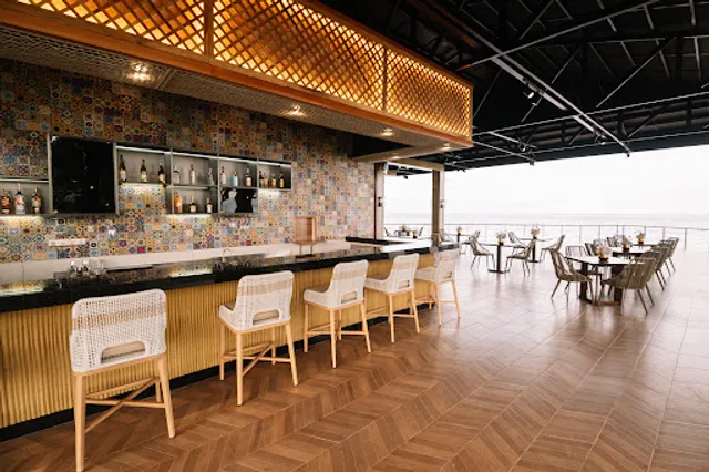 Waves Beachside Grill