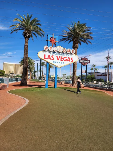 SB Las Vegas at Las Vegas Sign