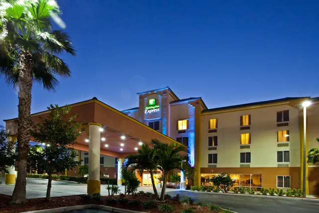Holiday Inn Express & Suites Cocoa Beach by IHG