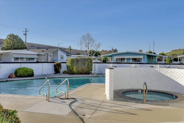 Colonial Mobile Manor