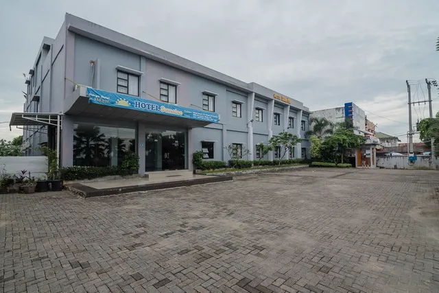 RedDoorz Plus near Syamsudin Noor Airport