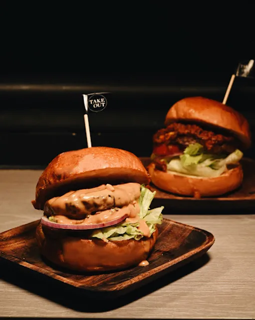 Takeout burger & cafe 內湖店 （不接待10歲以下幼童）