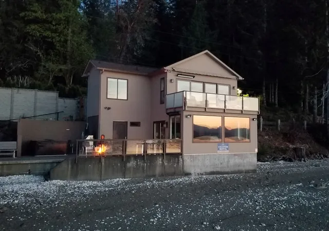 Hood Canal Resort - Luxury Lookout Vacation Rental