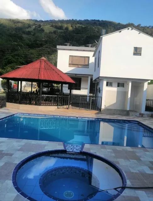 Naru Hotel - Deportes y Aventura - Al extremo Útica Narú