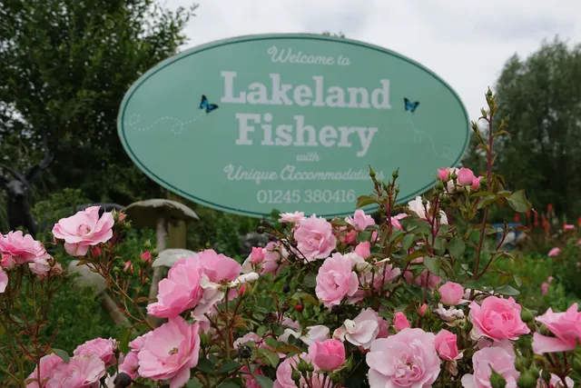 Lakeland Fishery with Lodge & Pod