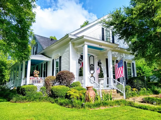 Claiborne House B & B