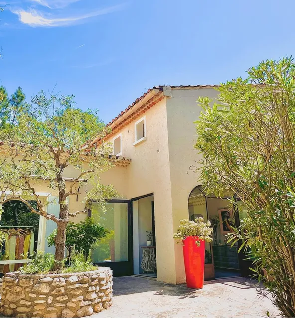 Logis Hôtel des Pins & Restaurant l'Esprit Jardin