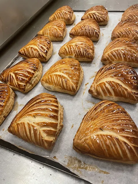 Au Croissant D'or