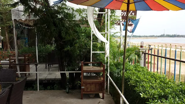 Tha Naam Restaurant ร้านท่าน้ำ