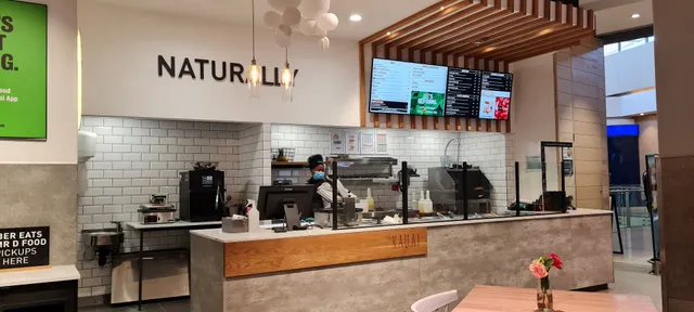 KAUAI Checkers Woodlands Boulevard