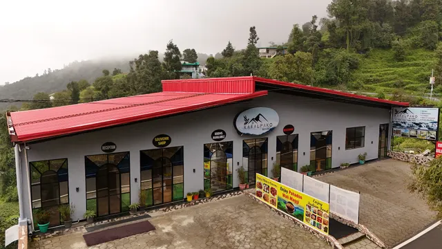 Kafal Pako Resort - Luxury Mountain View Stay in Mukteshwar
