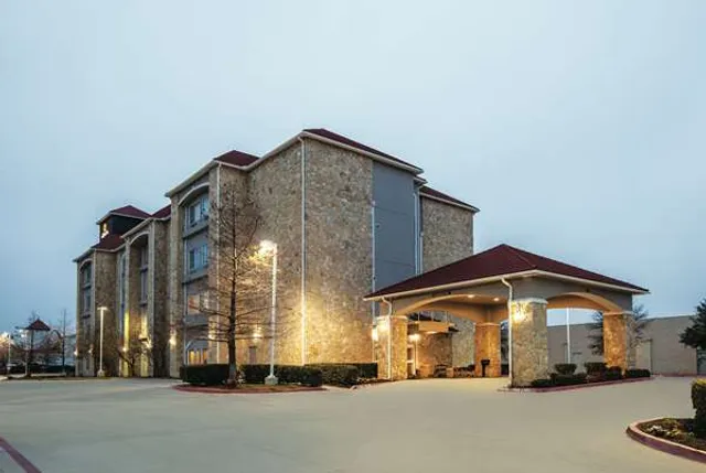 La Quinta Inn & Suites by Wyndham Mansfield TX