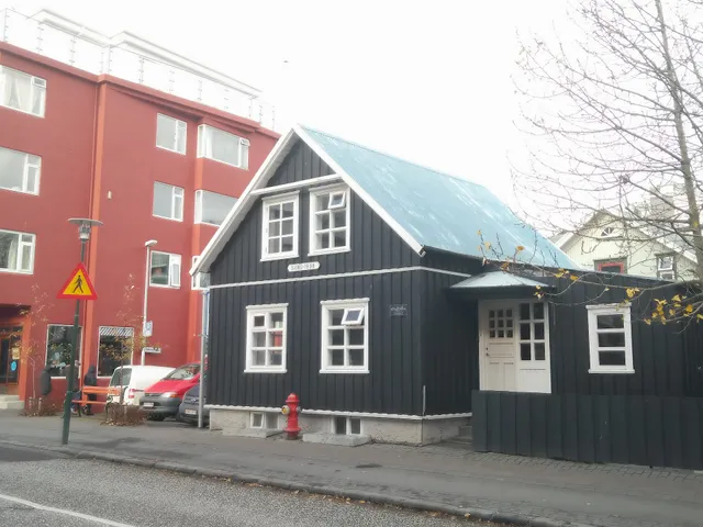 Fálkinn Guesthouse