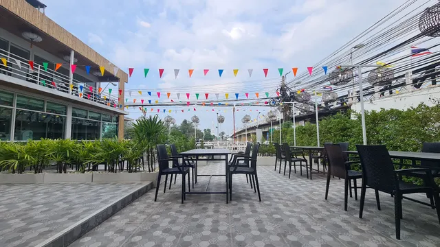 Lhong Cafe’ Ratchburi