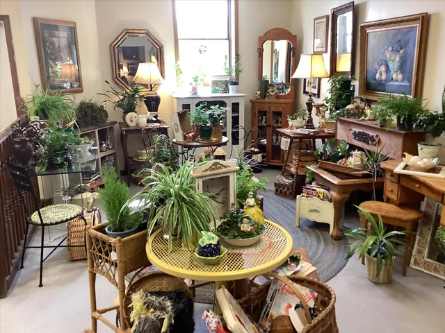 Treasures on Main Resale & Antique Mall