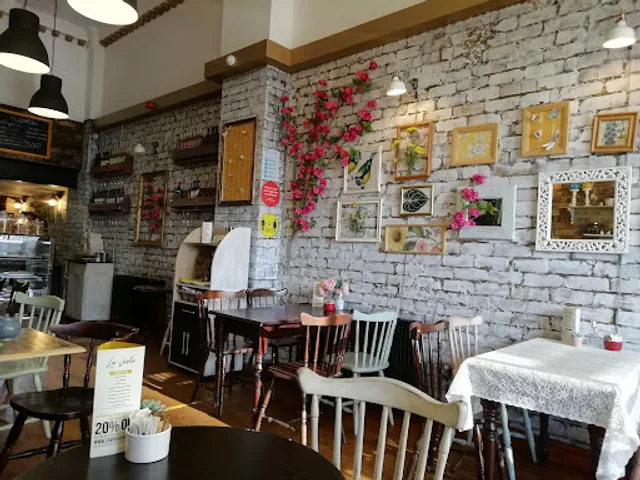 La Viola Cafe & Bistro