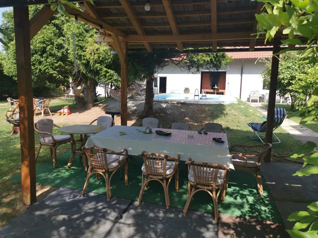 Kuca na selu sa bazenom