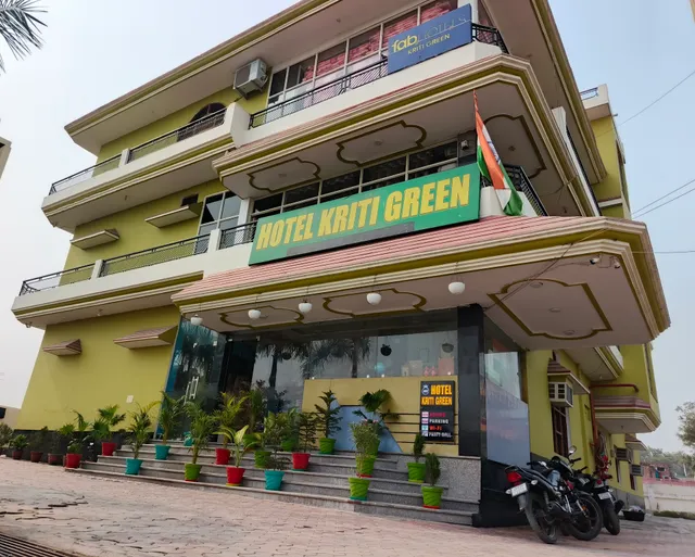 FabHotel Kriti Green