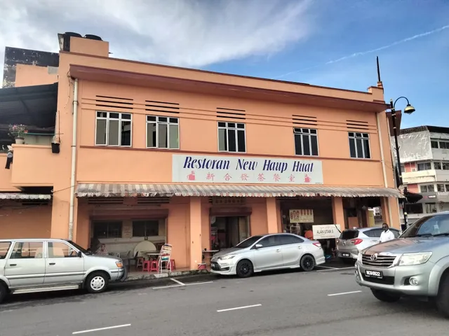 Chan Yit Sek "Eat It Hot" (趁热食面档)