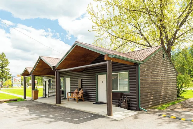 Beargrass Lodging and RV Resort