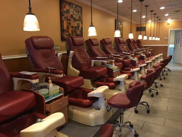 Queen's Nails And Spa