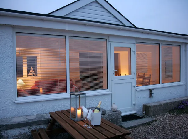 Seaspray Pagham, Holiday Home ON the Beach