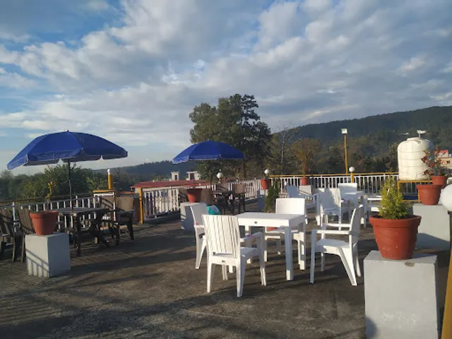 7HILLS cafe & restro