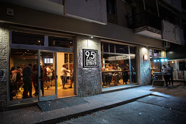 9.5 Industry - Lounge & Restaurant