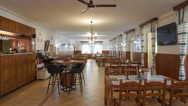 Tölgyfa Vendéglő és Szálláshely