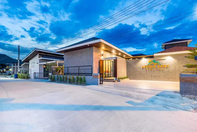 BROWN SAND POOL VIILA CHA AM