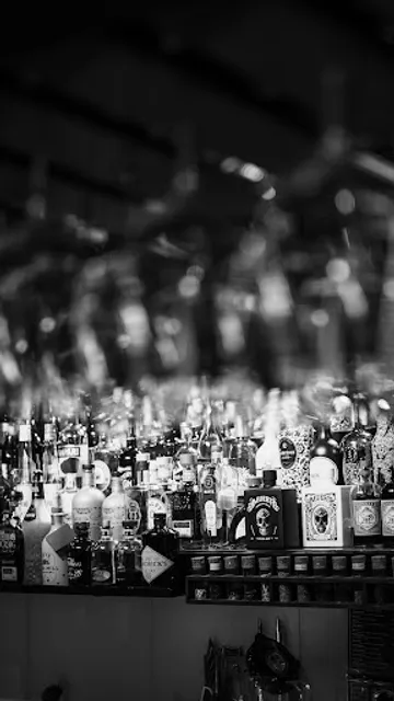 LakeNight Bar & Lounge