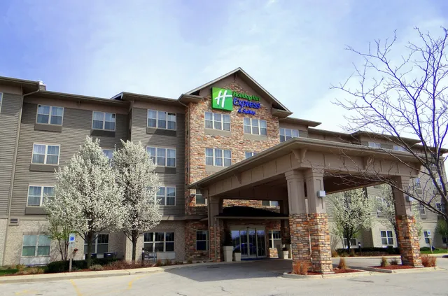 Holiday Inn Express & Suites Chicago West-Roselle by IHG