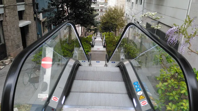 Escalinata Maestro Clavé