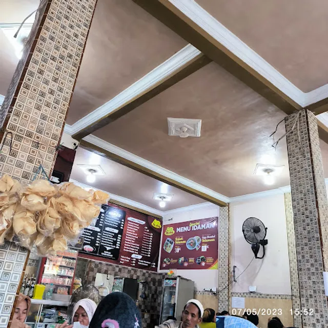 Warung Bu Lely Khas Tugu Pahlawan Surabaya