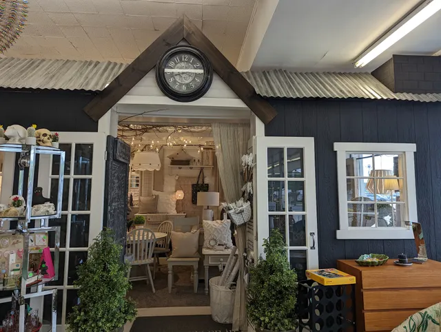 Design & Consign LLC