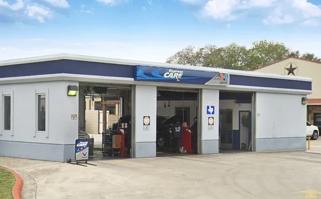 Piston Lube Center - Kyle