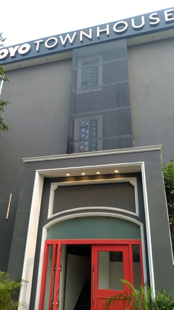 OYO Townhouse 230 Old Gurgaon Sector 14