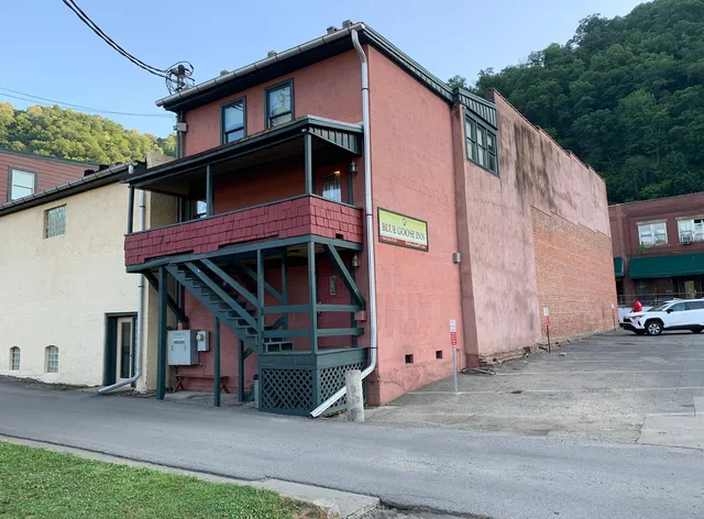 Blue Goose Saloon & Inn