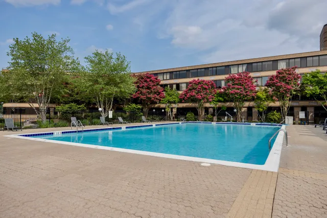 Solomons Inn Resort + Marina