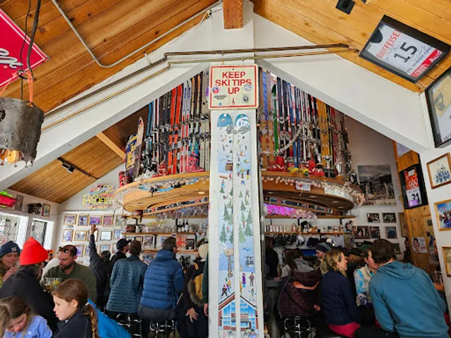 Le Chamois & Loft Bar