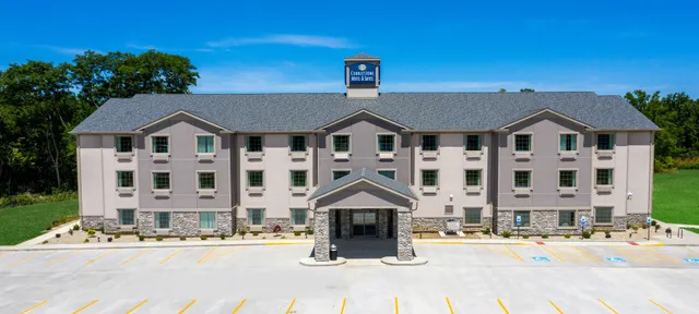 Cobblestone Hotel & Suites - Urbana