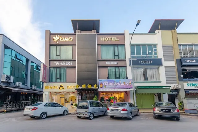 Super OYO 1214 Oro Hotel