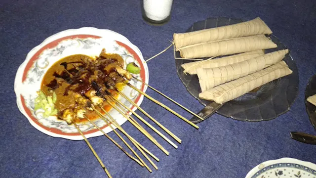 Kerandangan - Ikan Bakar, Sate Bulayak, Pelecing Kangkung