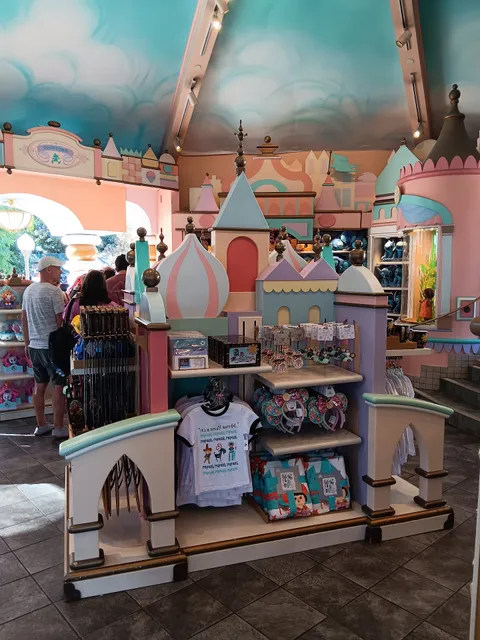 small world Gifts & Sundries