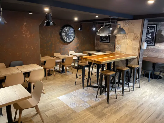 Le 607 Petit Couronne