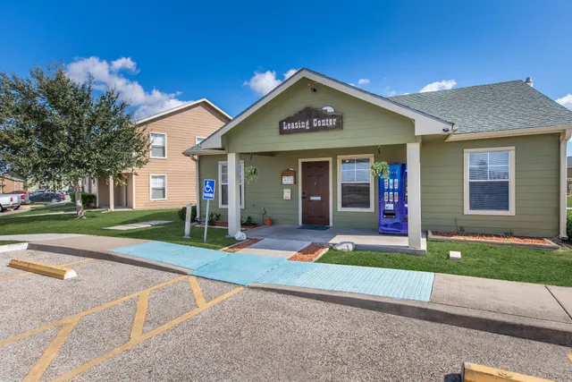 Rancho De Luna Apartments