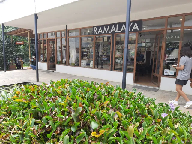 Farmers Market at Le Sherpa