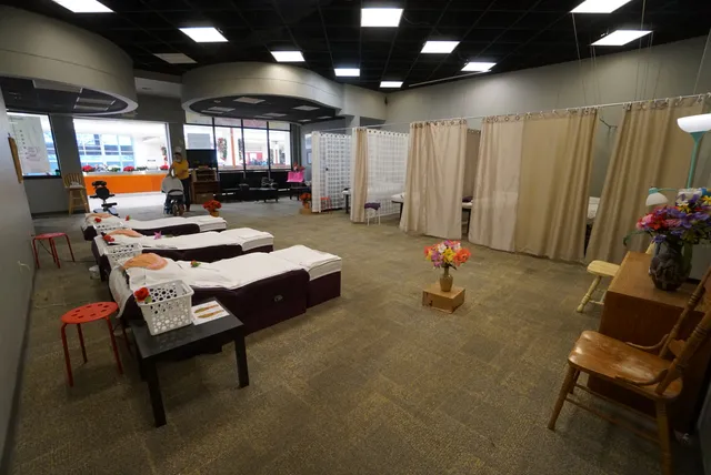 Sunshine Relax Massage/ Foot Accupucture