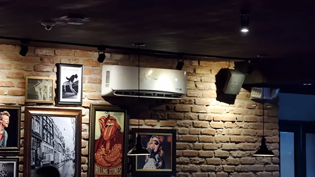 Porthos Steakhouse & Pub